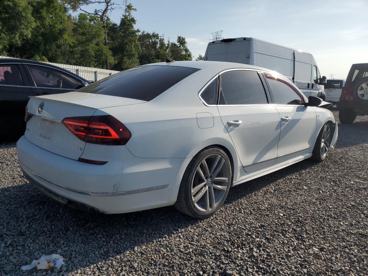 2017 Volkswagen Passat R-Line - Фото 3