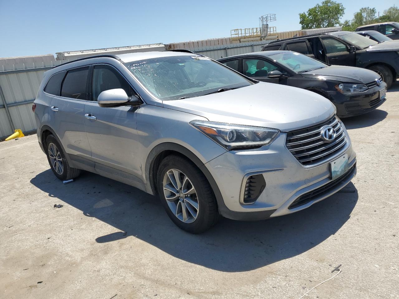 2017 Hyundai Santa Fe Se - Фото 4