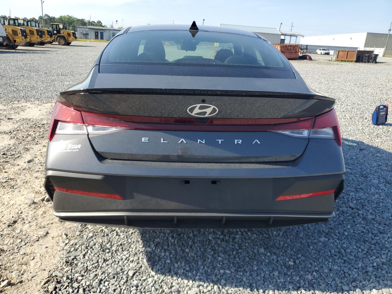 2025 Hyundai Elantra Sel Sport - Image 6