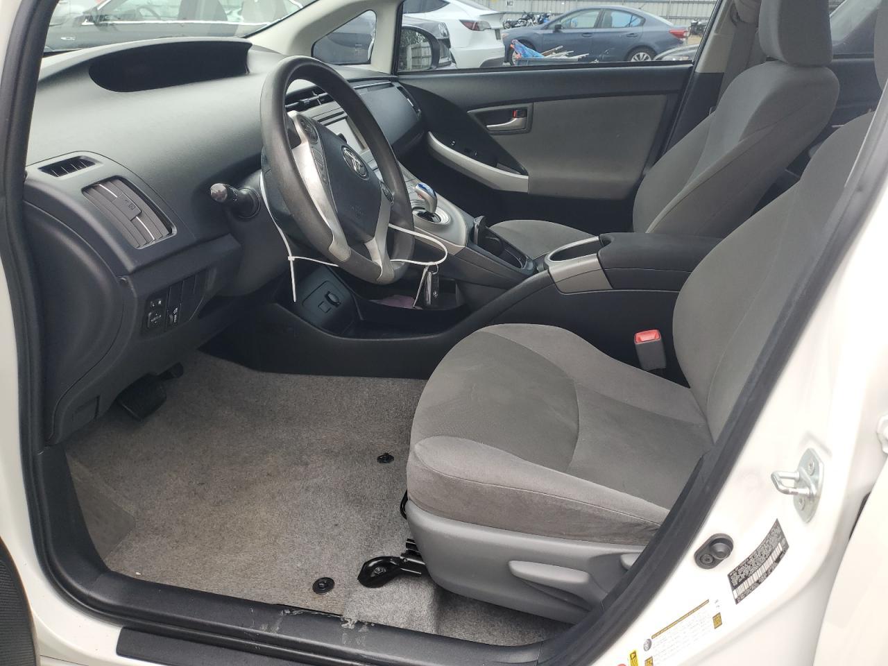 2013 Toyota Prius - Фото 7