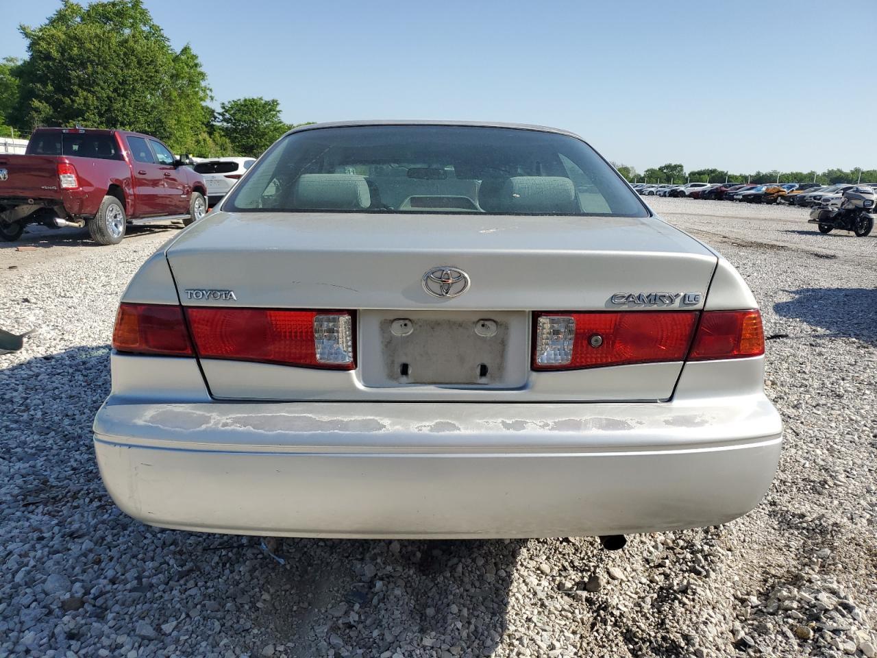 2001 Toyota Camry Ce - Фото 6
