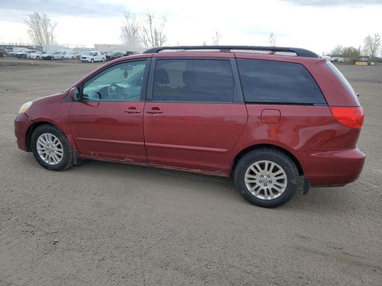 2010 Toyota Sienna Le - Фото 2
