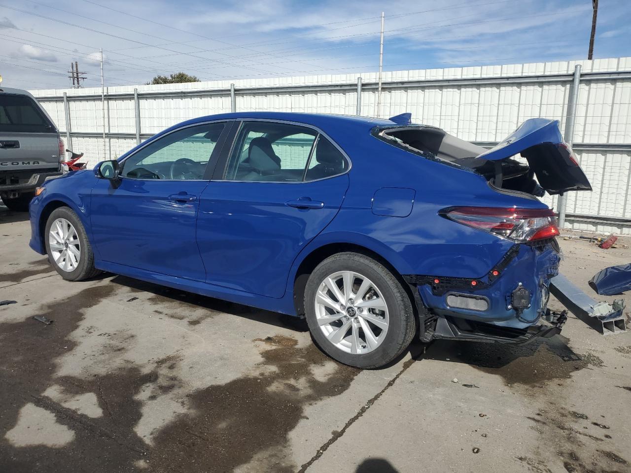 2024 Toyota Camry Le - Фото 2