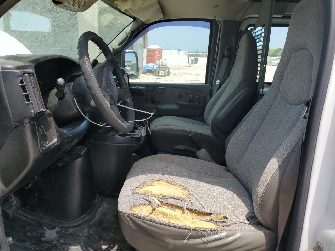 2005 GMC Savana G2500 - Фото 7