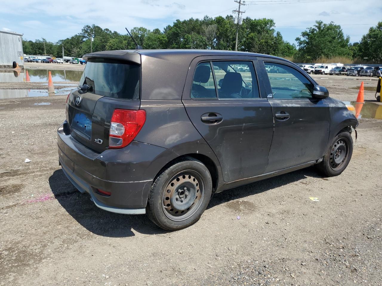 2011 Toyota Scion Xd - Фото 3