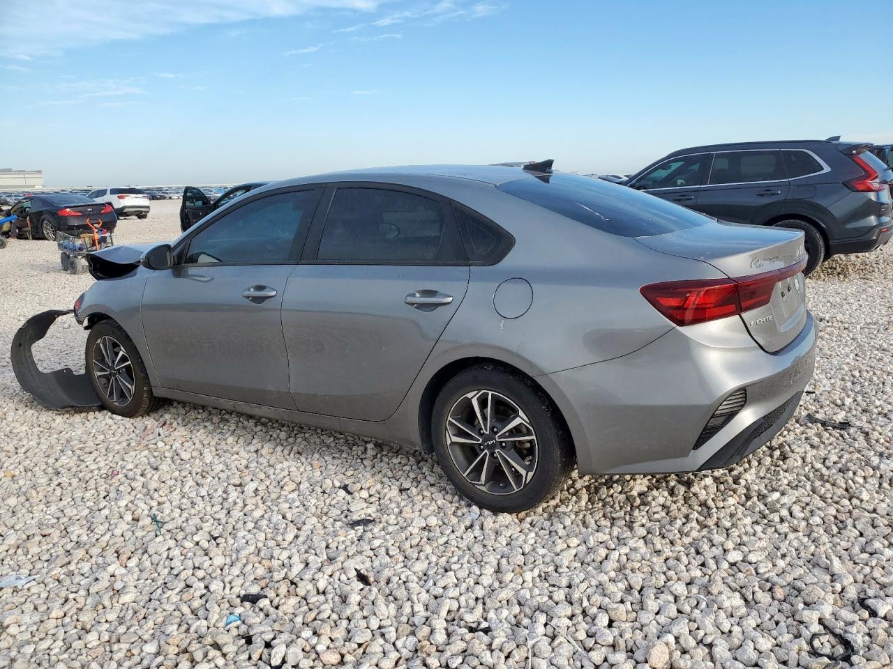 2022 Kia Forte Fe - Image 2