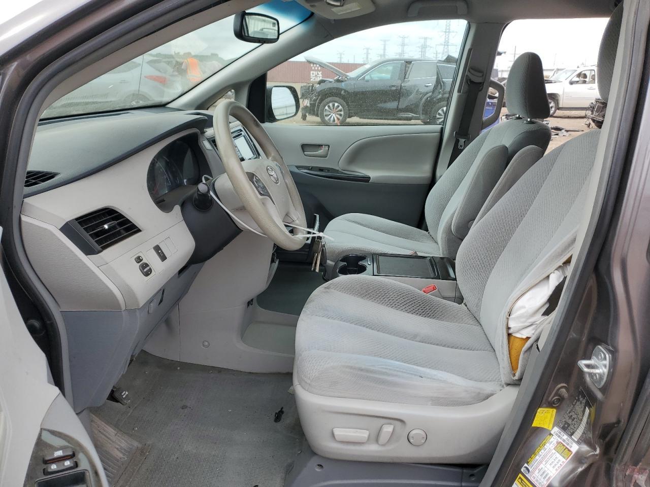 2012 Toyota Sienna Le - Фото 7