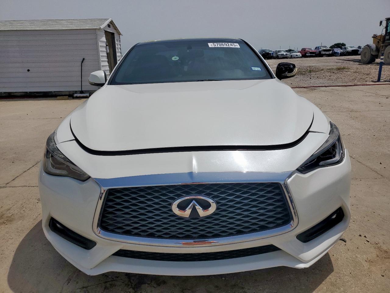 2017 Infiniti Q60 Red Sport 400 - Image 5