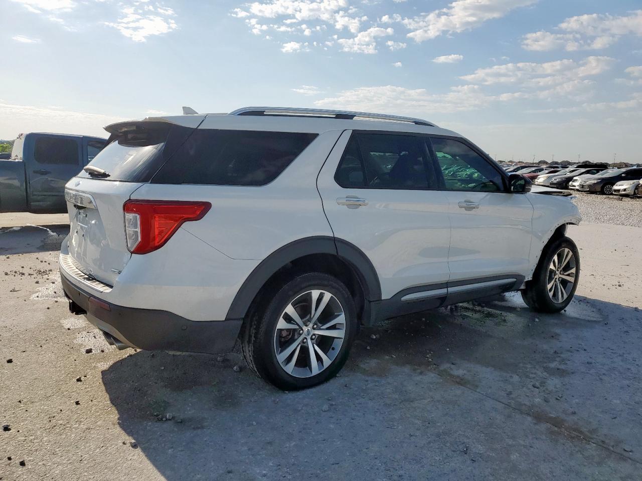 2020 Ford Explorer Platinum - Image 3