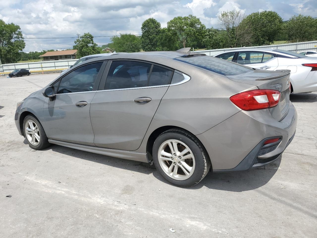 2017 Chevrolet Cruze Lt - Image 2