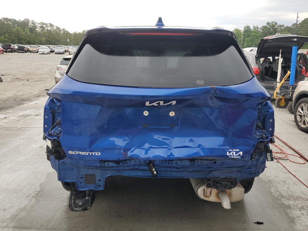 2023 Kia Sorento S - Image 6