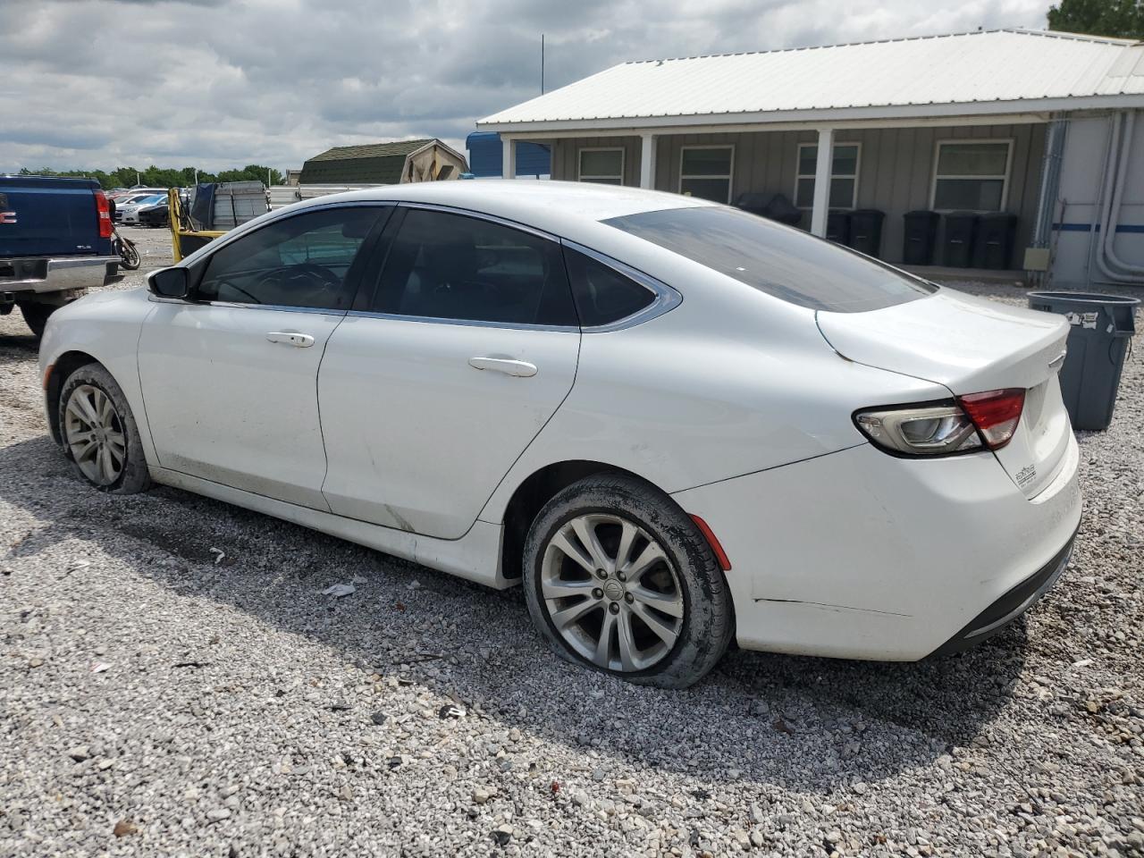 2015 Chrysler 200 Limited - Фото 2