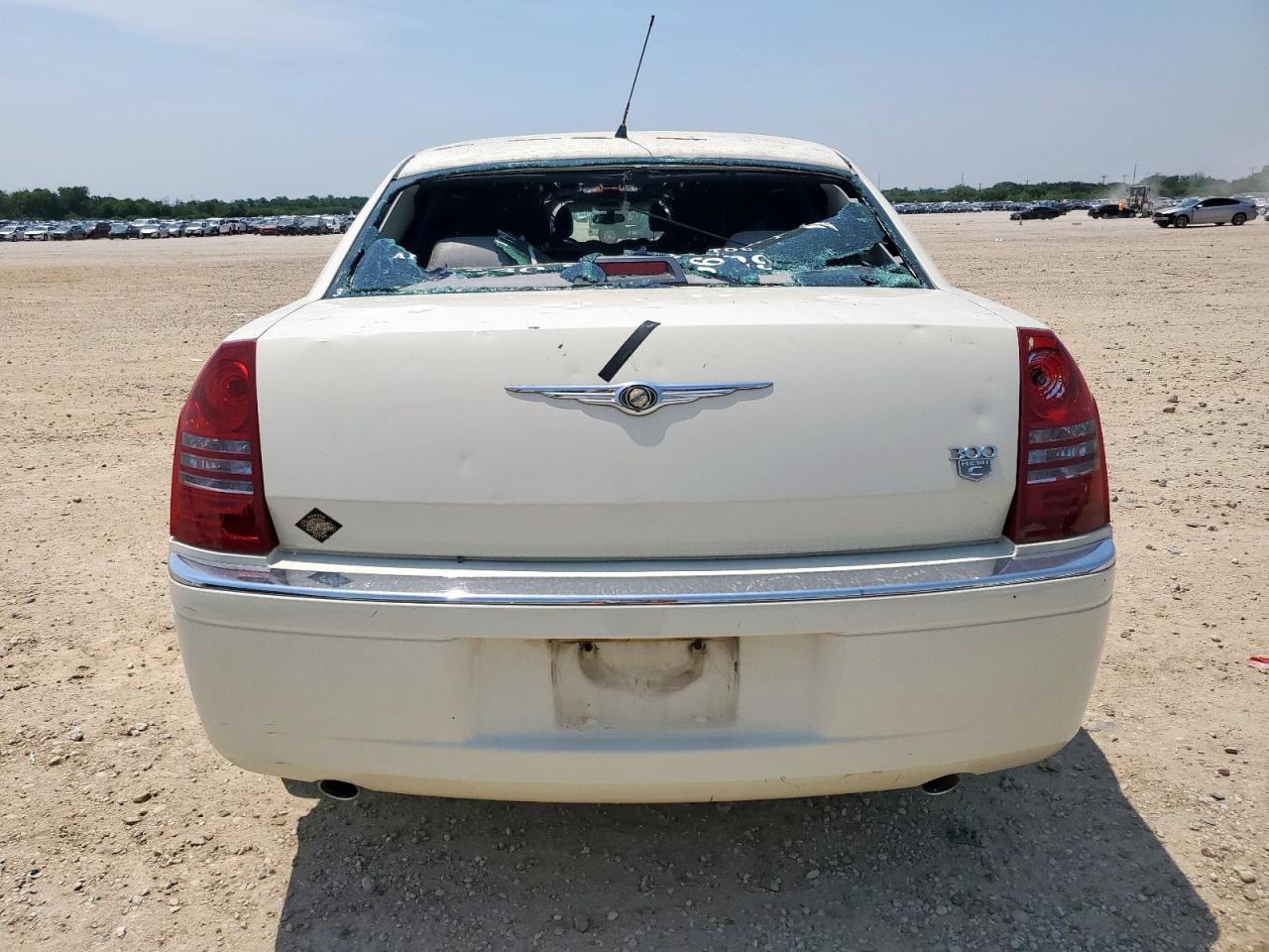 2006 Chrysler 300C - Image 6