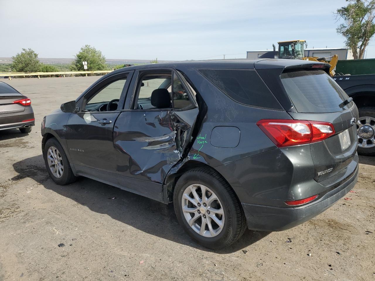 2019 Chevrolet Equinox Ls - Фото 2