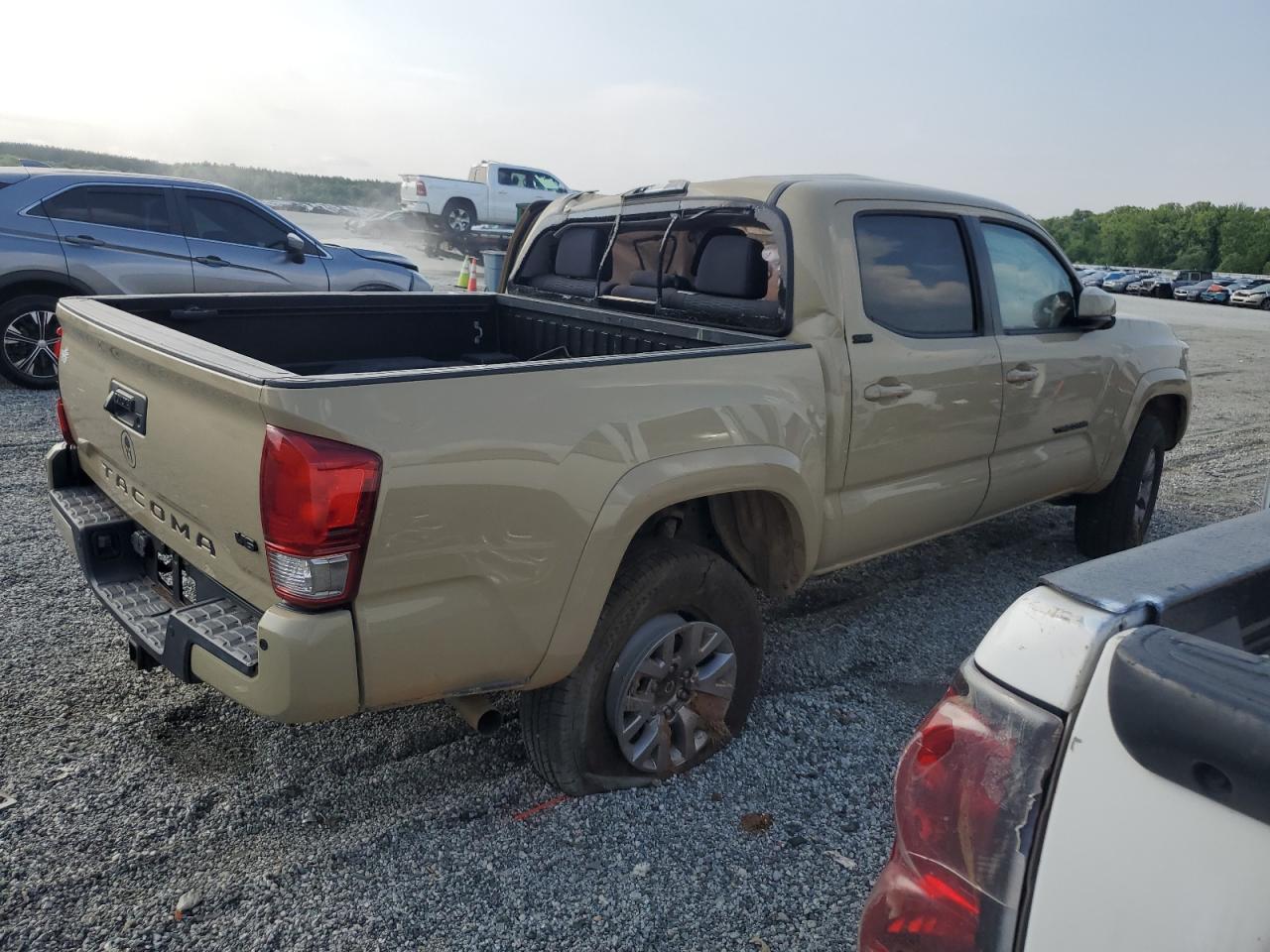 2018 Toyota Tacoma - Фото 3