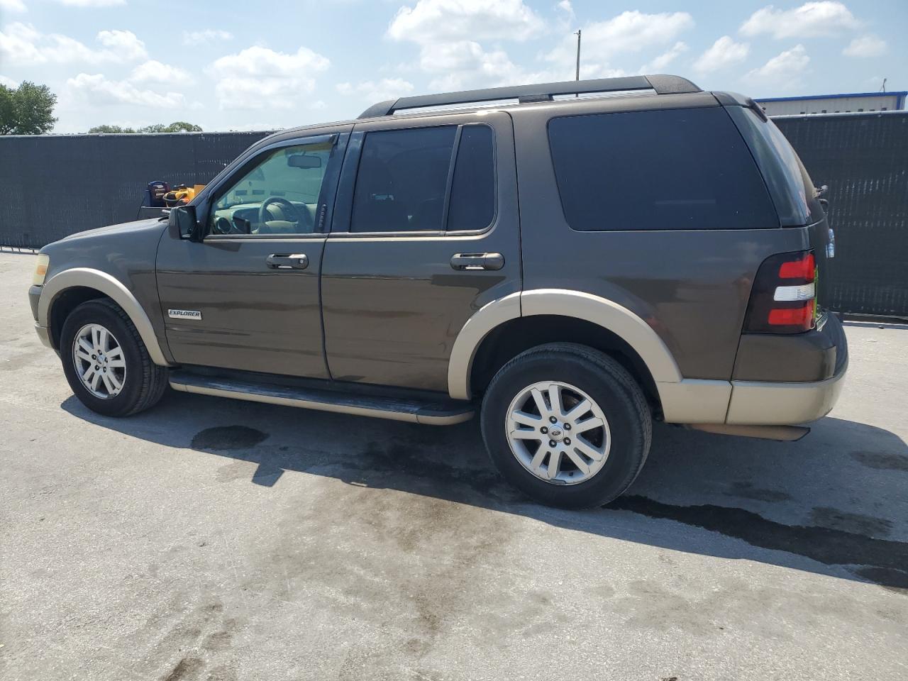 2008 Ford Explorer Eddie Bauer - Image 2