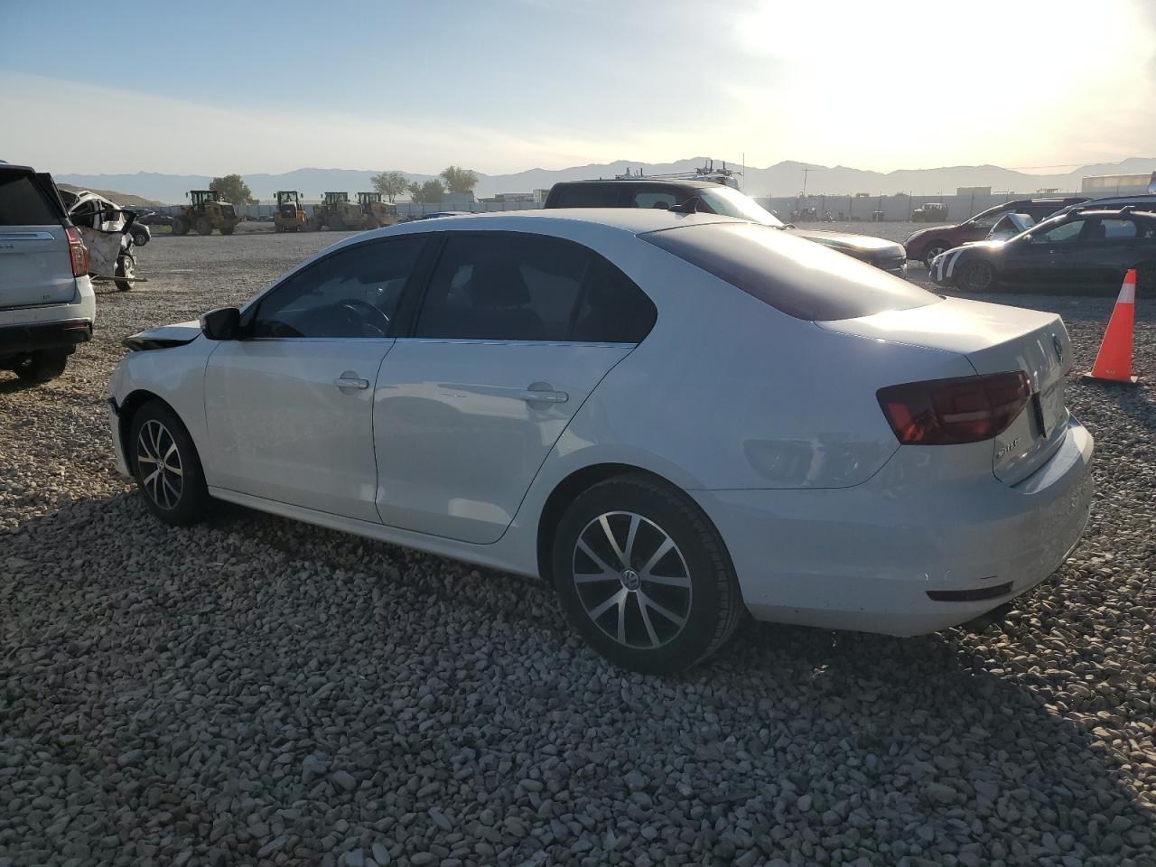2018 Volkswagen Jetta Se - Фото 2