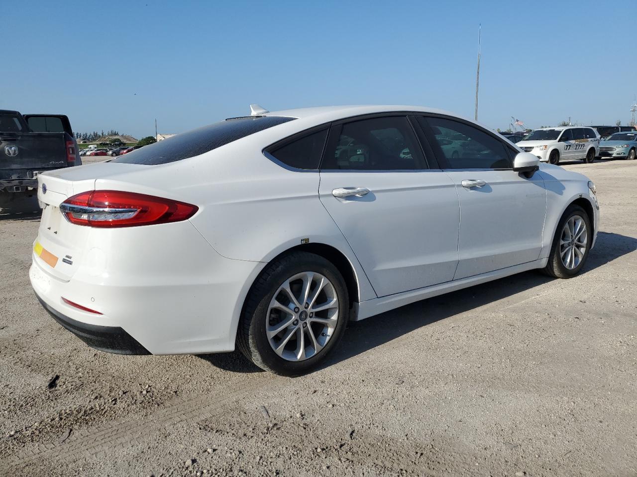 2020 Ford Fusion Se - Image 3