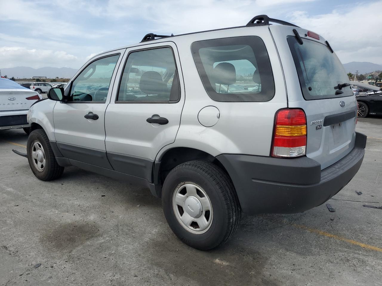 2003 Ford Escape Xls - Фото 2