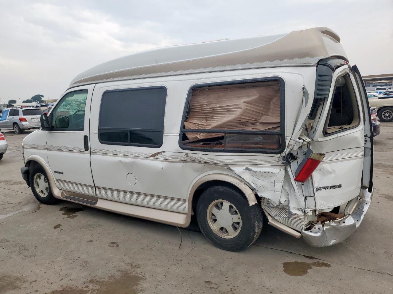 1999 Chevrolet Express G1500 - Фото 2