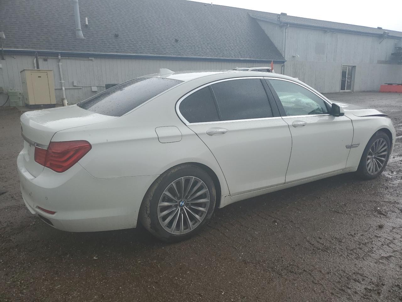 2012 BMW 750 Xi - Image 3