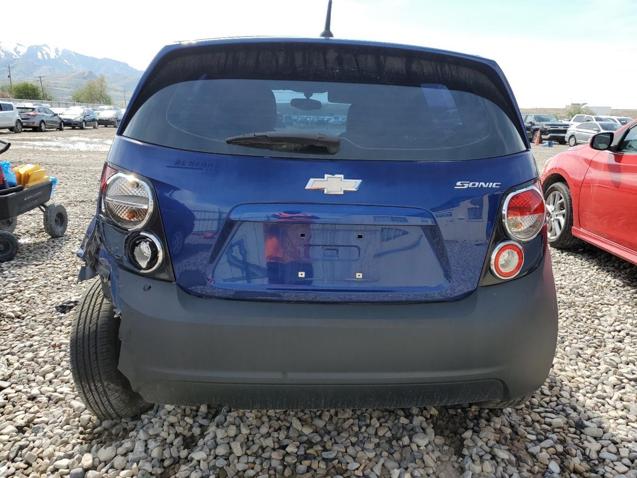 2014 Chevrolet Sonic Ls - Image 6