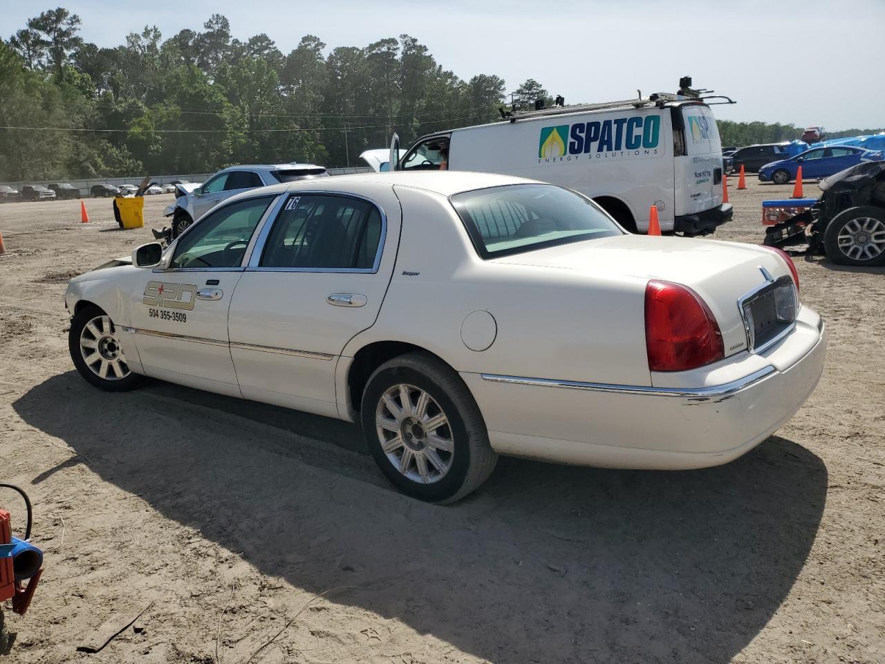 2007 Lincoln Town Car Designer - Фото 2