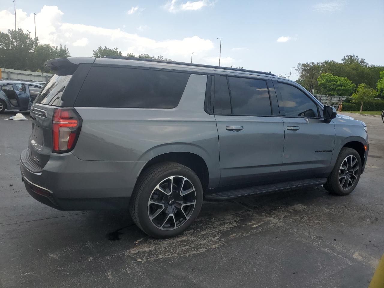 2021 Chevrolet Suburban C1500 Rst - Image 3