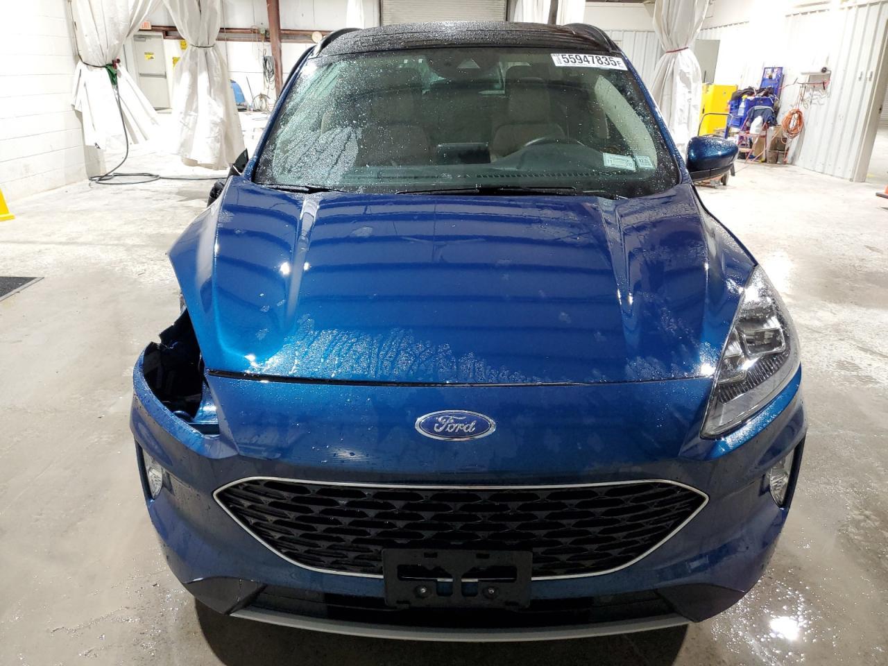 2020 Ford Escape Titanium - Image 5