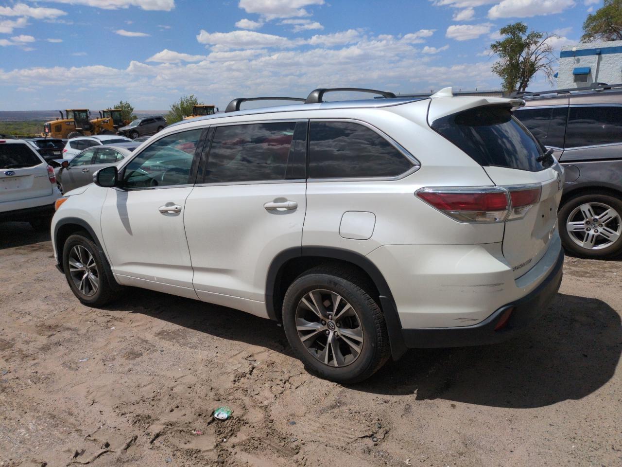 2016 Toyota Highlander Xle - Image 2