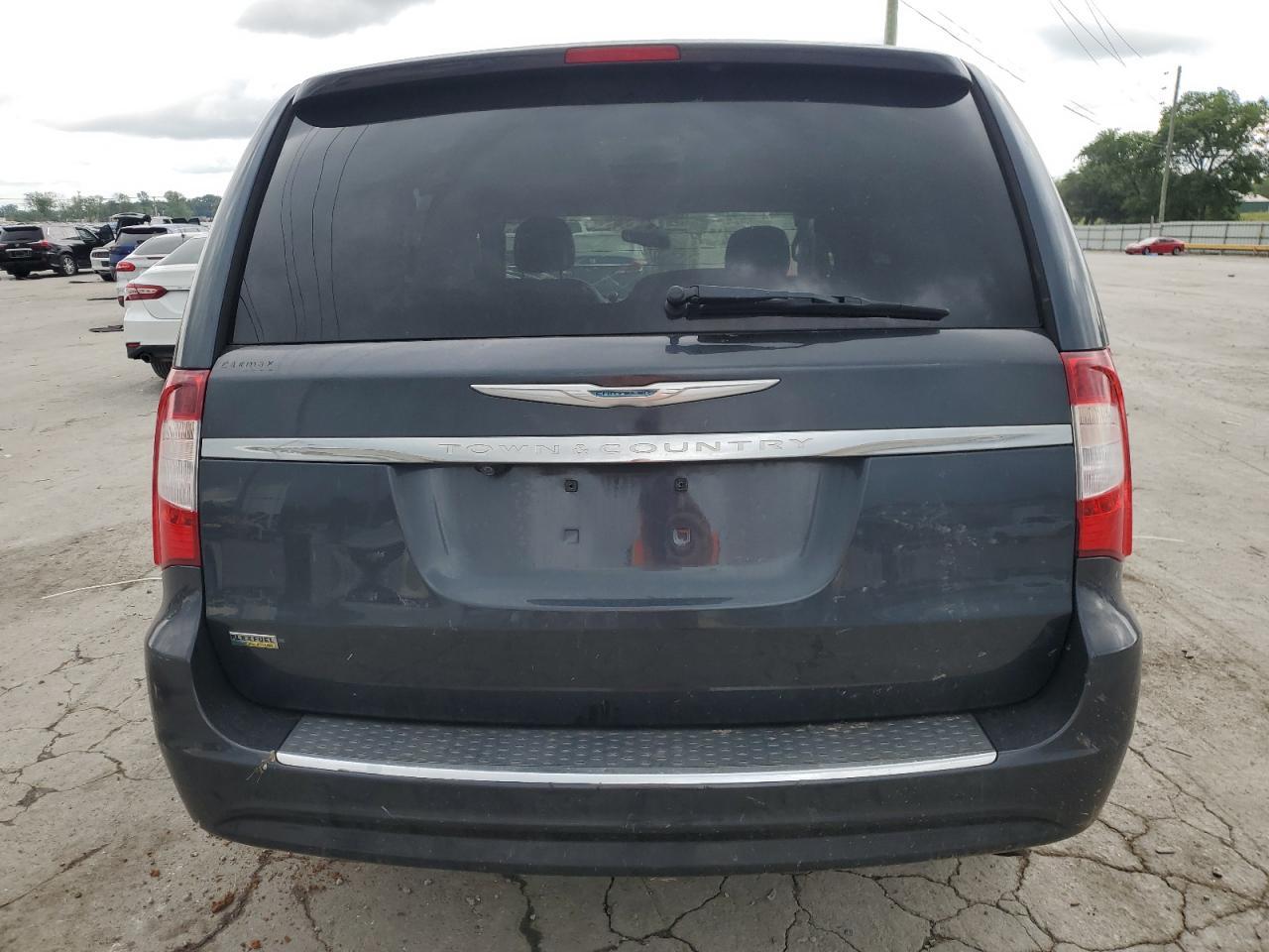 2013 Chrysler Town & Country Touring - Image 6