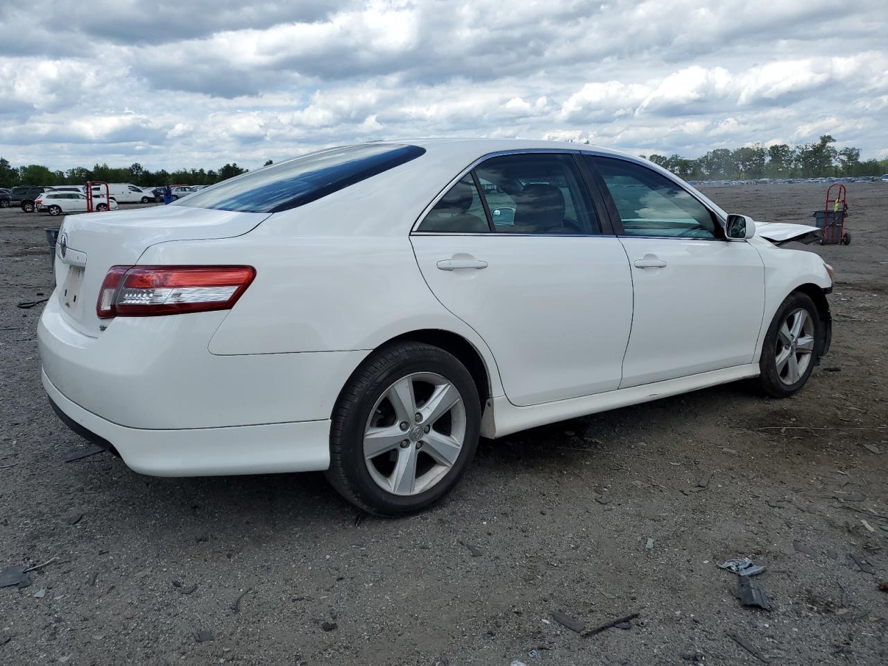 2011 Toyota Camry Se - Фото 3