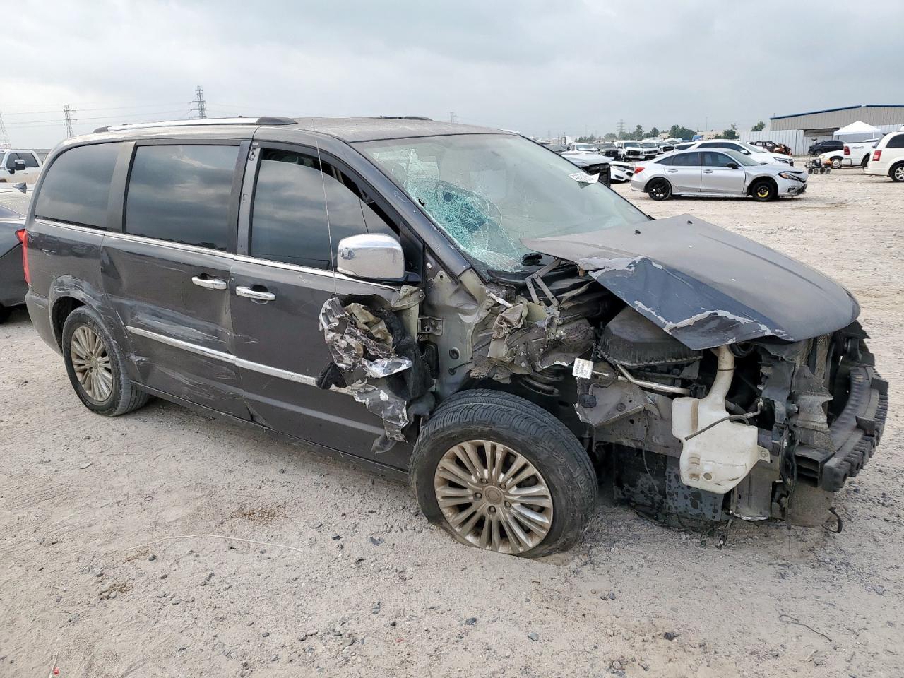 2016 Chrysler Town & Country Limited - Фото 4
