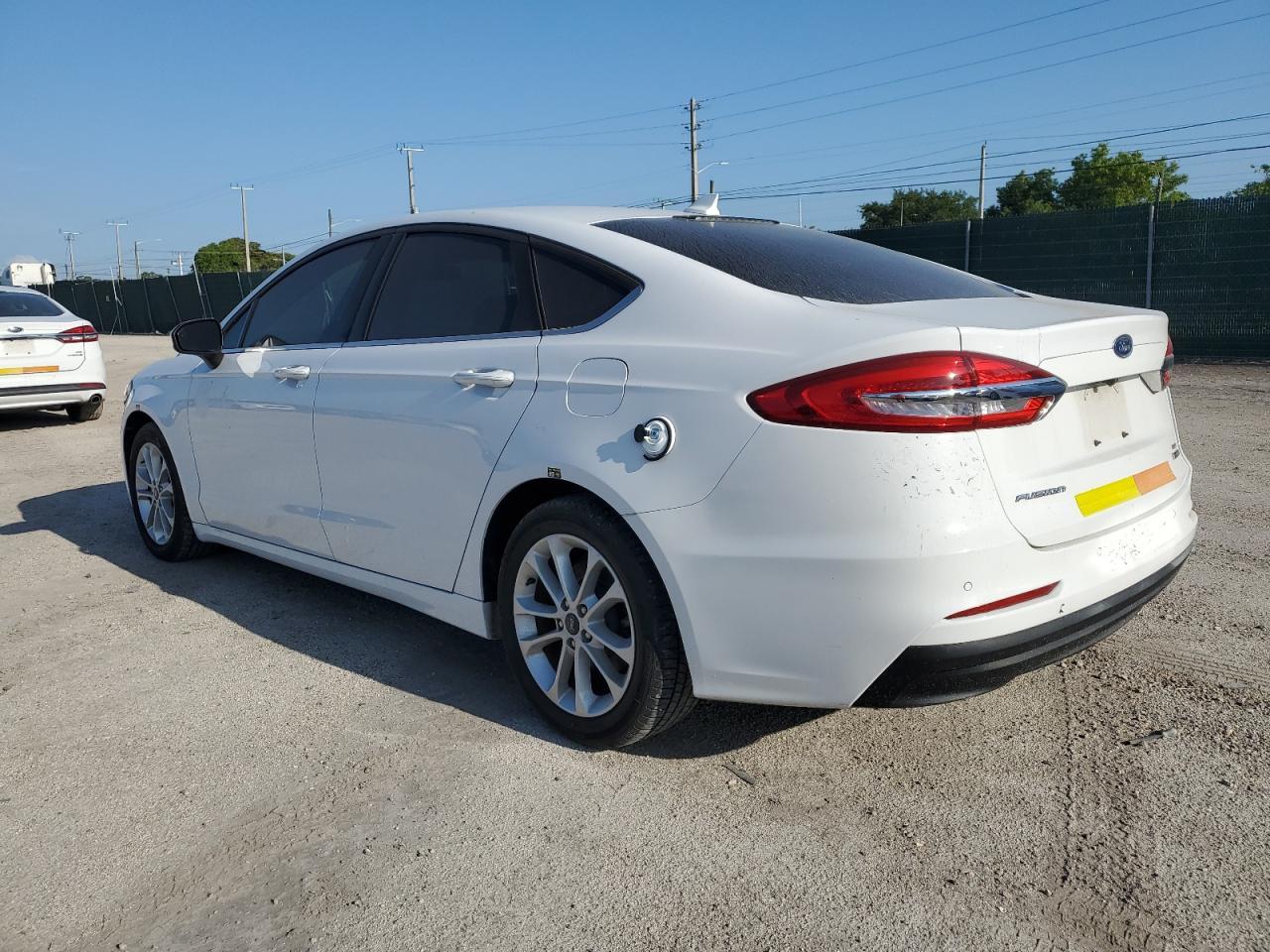 2020 Ford Fusion Se - Image 2