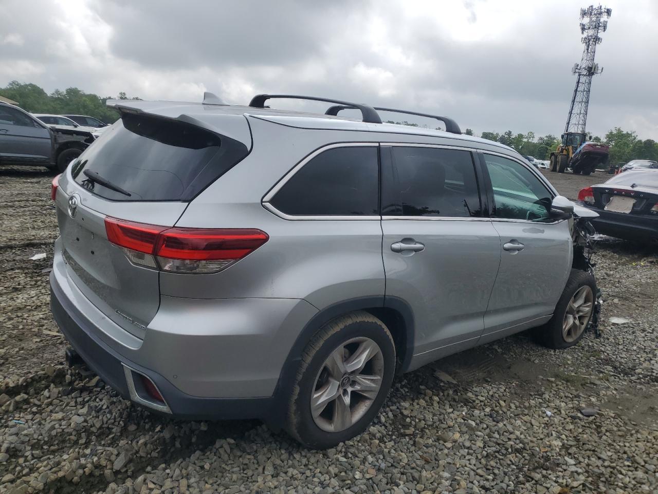 2017 Toyota Highlander Limited - Image 3