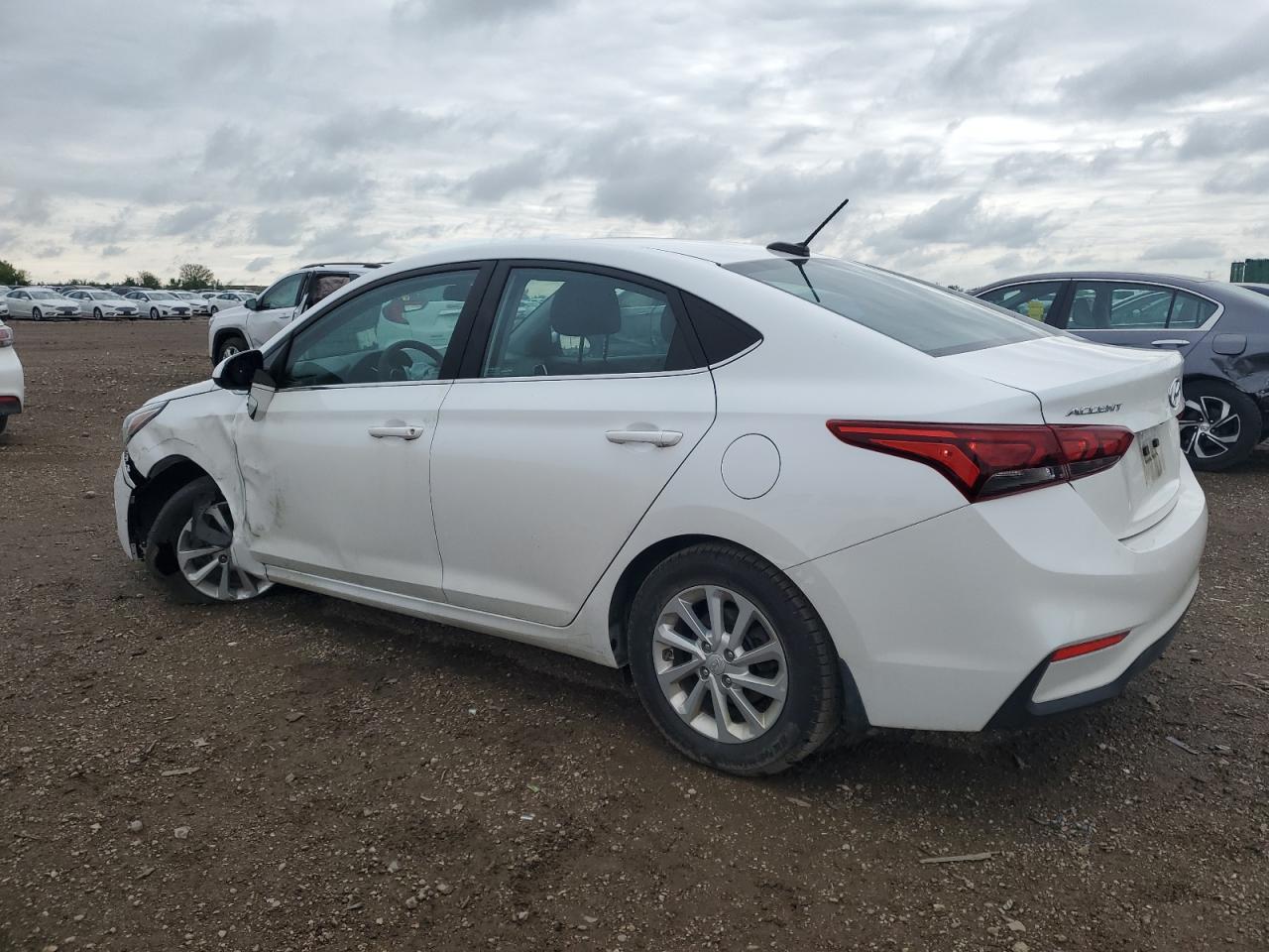 2022 Hyundai Accent Se - Фото 2