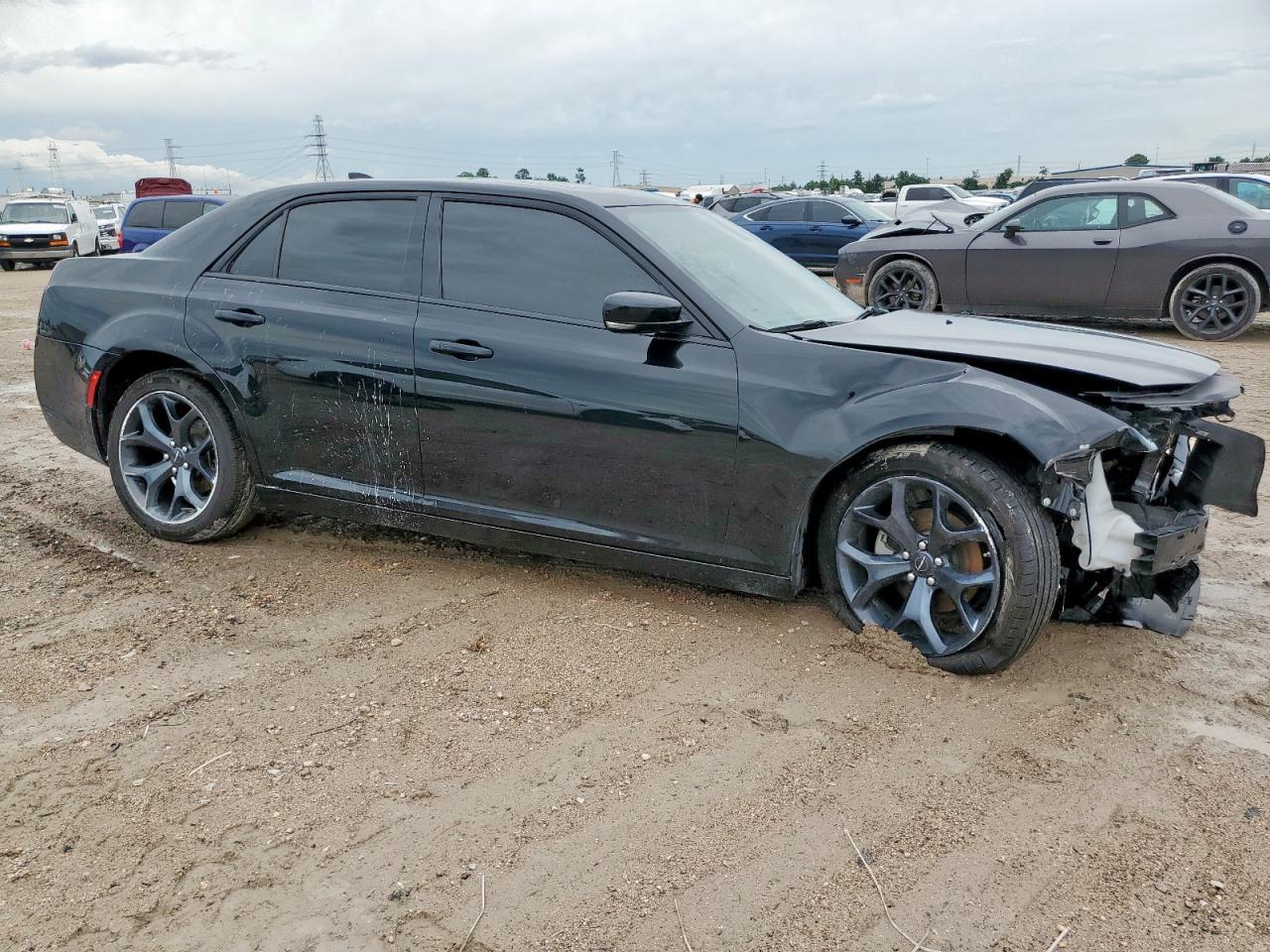 2022 Chrysler 300 S - Фото 4