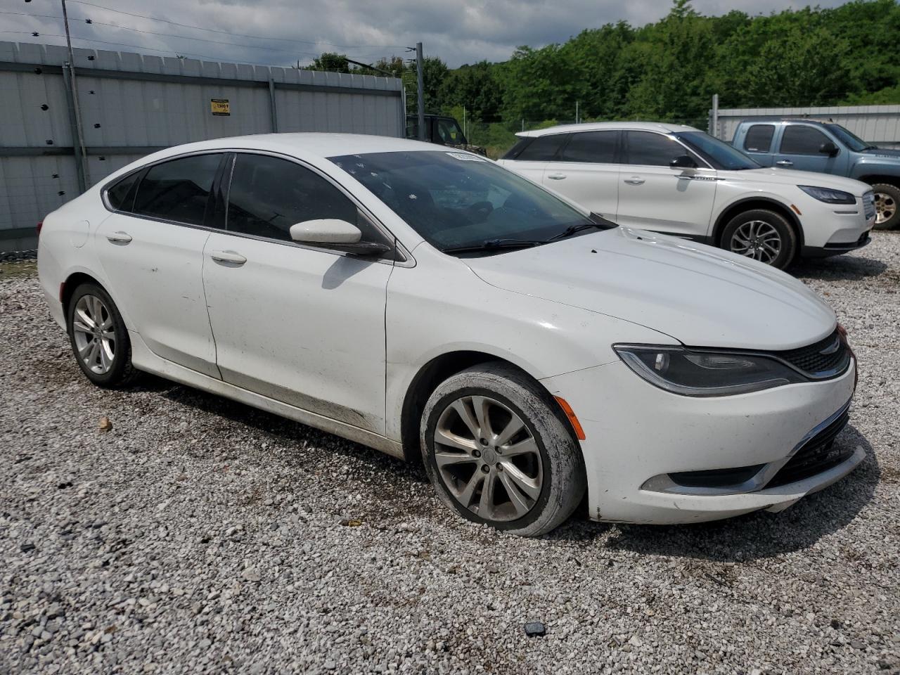 2015 Chrysler 200 Limited - Фото 4