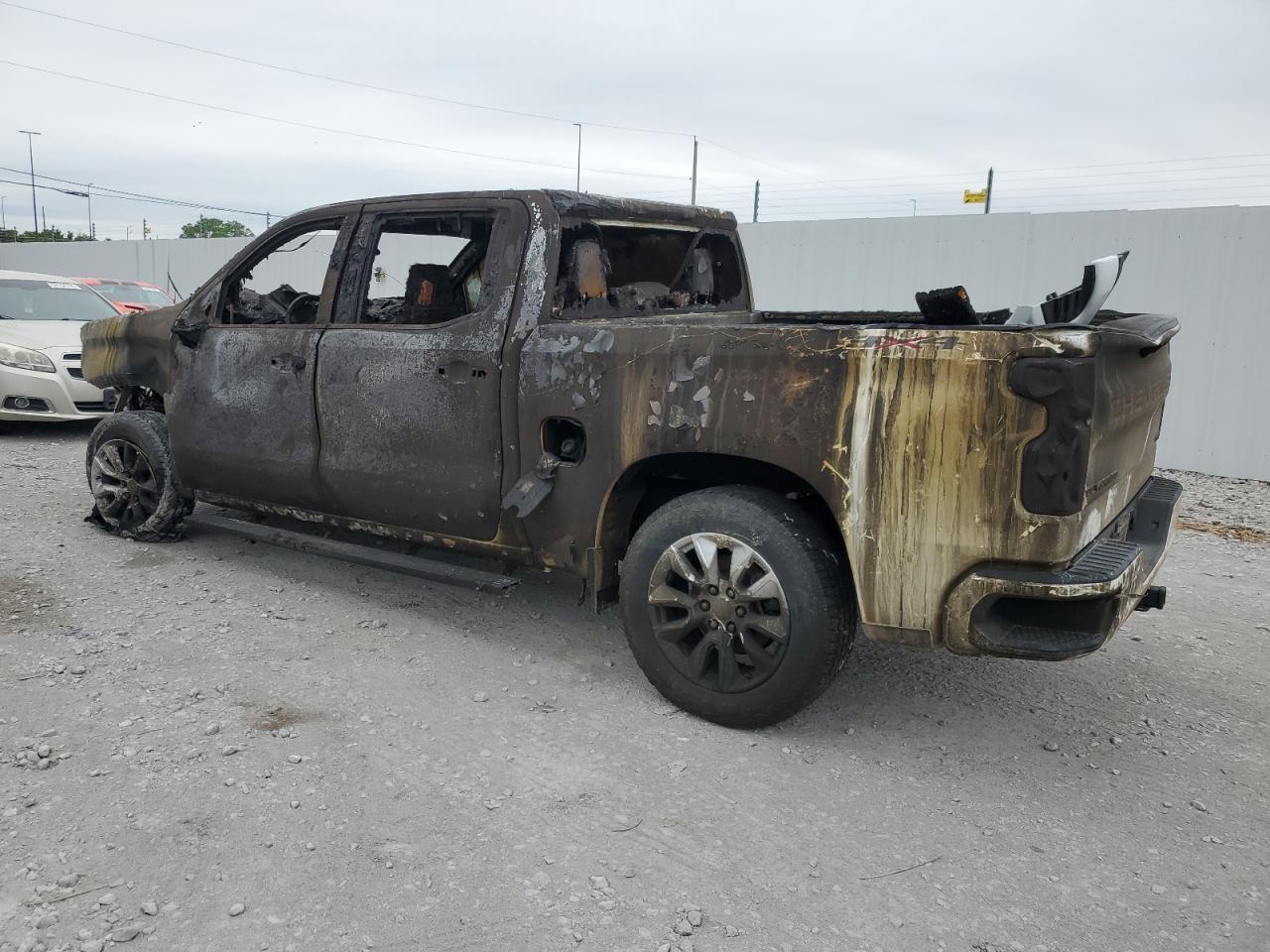 2021 Chevrolet Silverado K1500 Custom - Фото 2