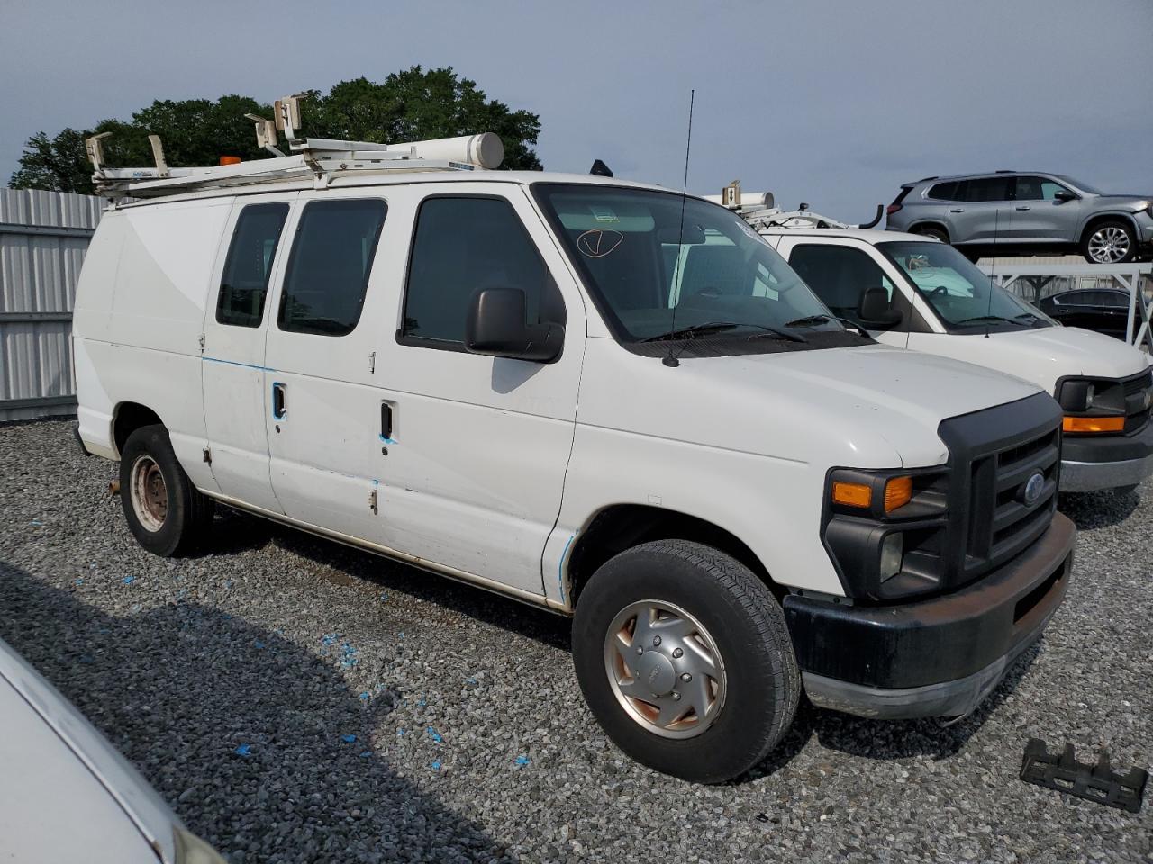 2010 Ford Econoline E250 Van - Image 4