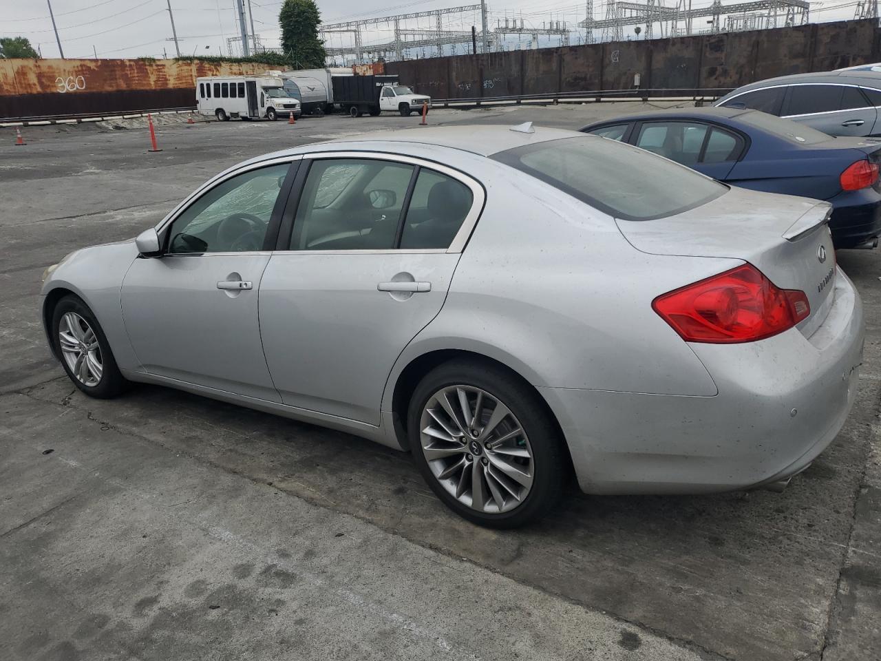 2011 Infiniti G37 Base - Image 2