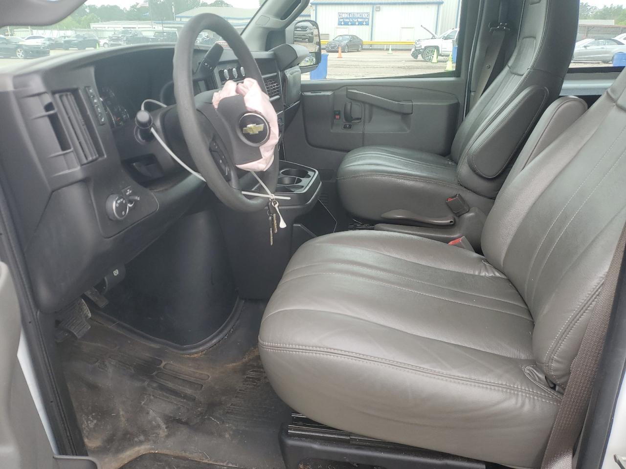 2017 Chevrolet Express G2500 - Фото 7