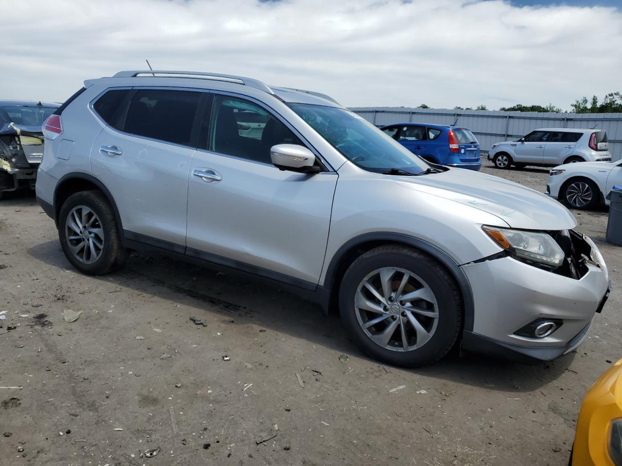 2015 Nissan Rogue S - Фото 4