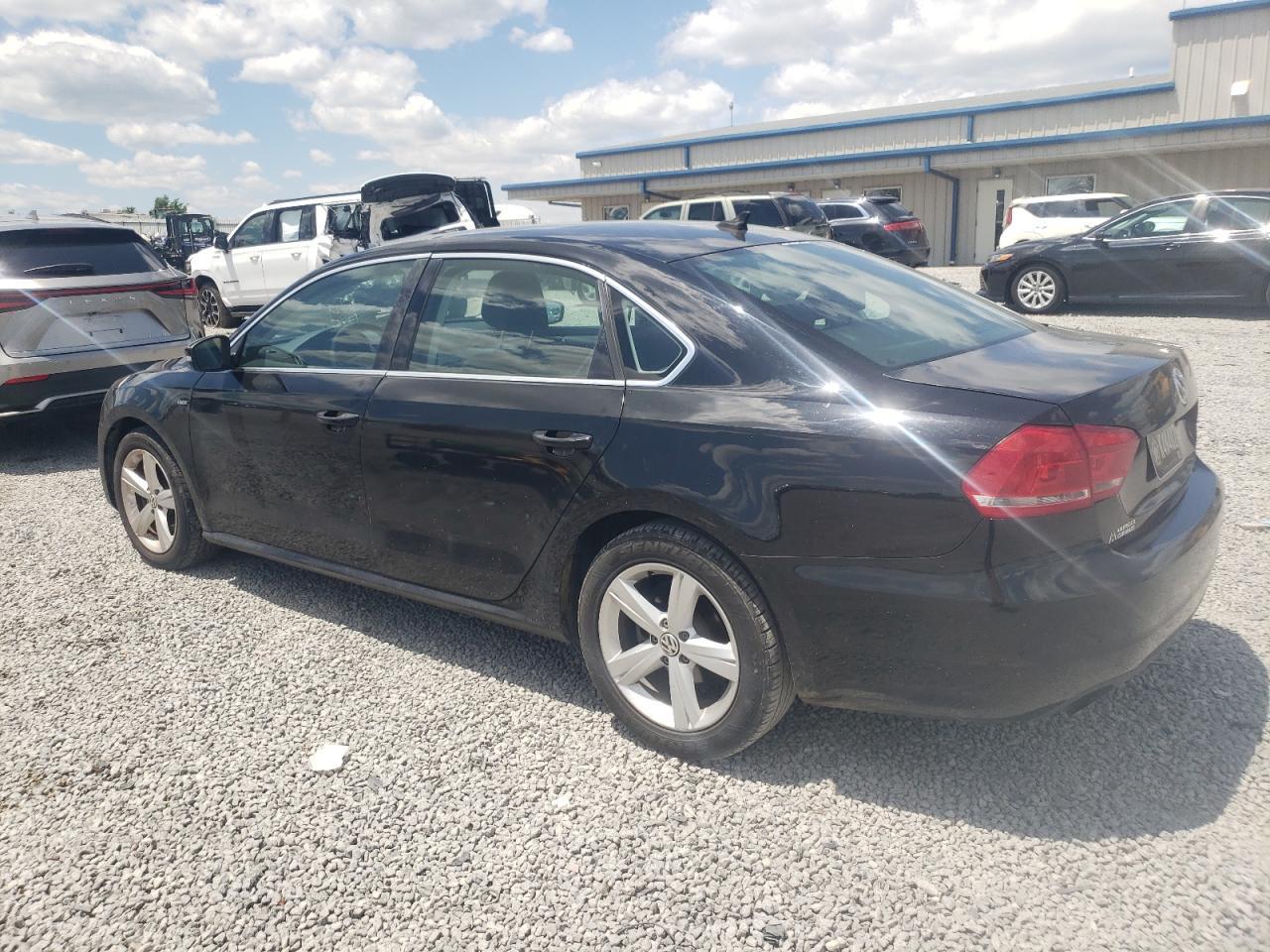 2015 Volkswagen Passat S - Фото 2