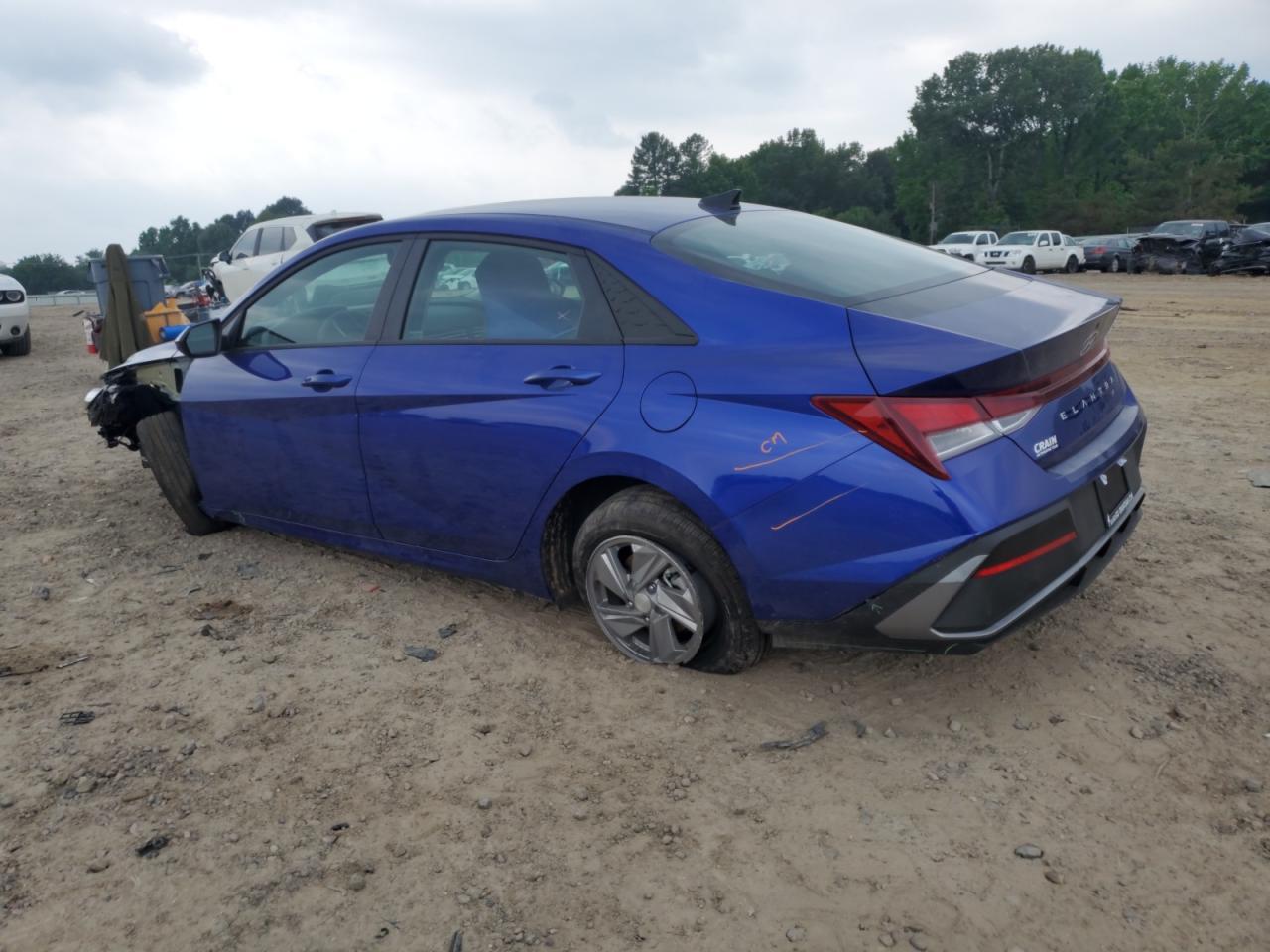 2025 Hyundai Elantra Se - Image 2