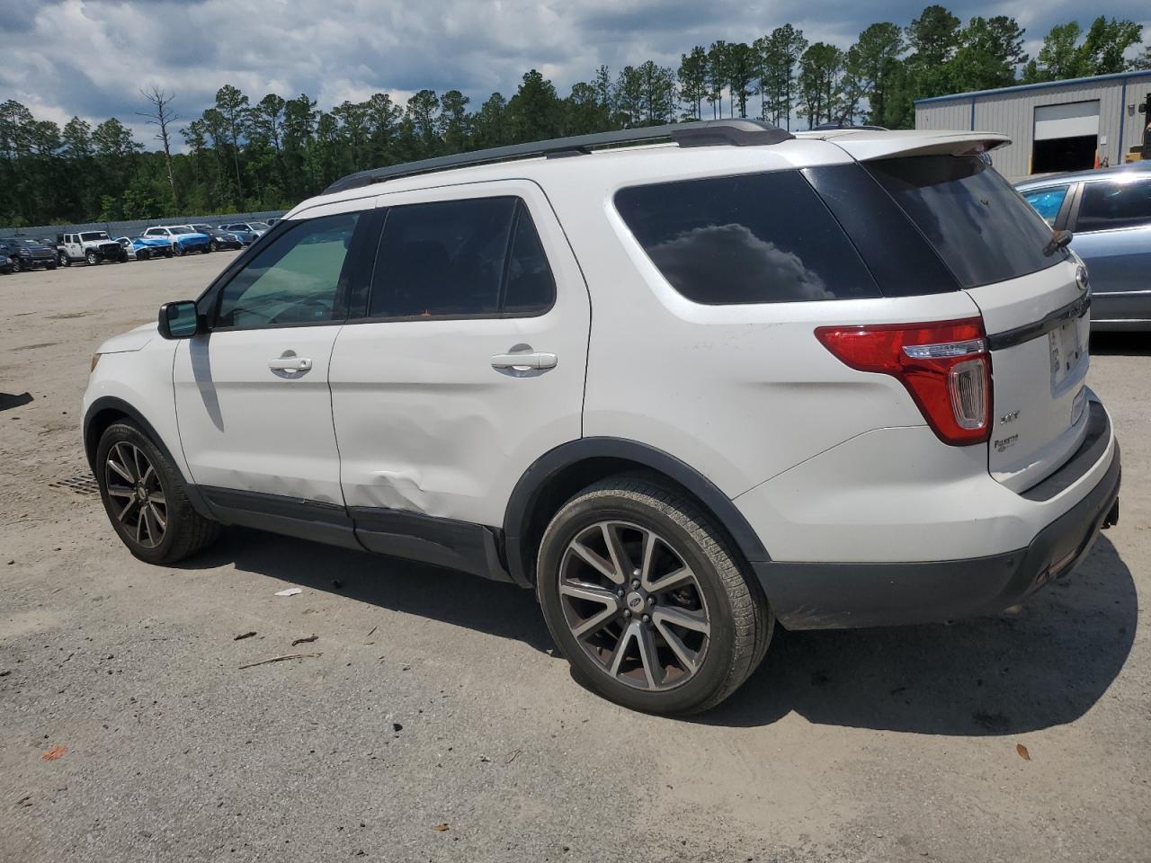 2015 Ford Explorer Xlt - Фото 2