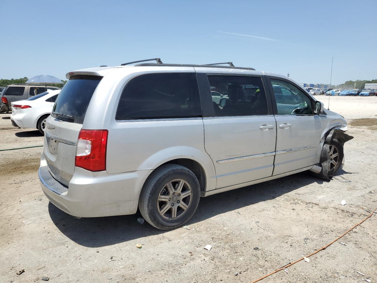 2012 Chrysler Town & Country Touring - Фото 3