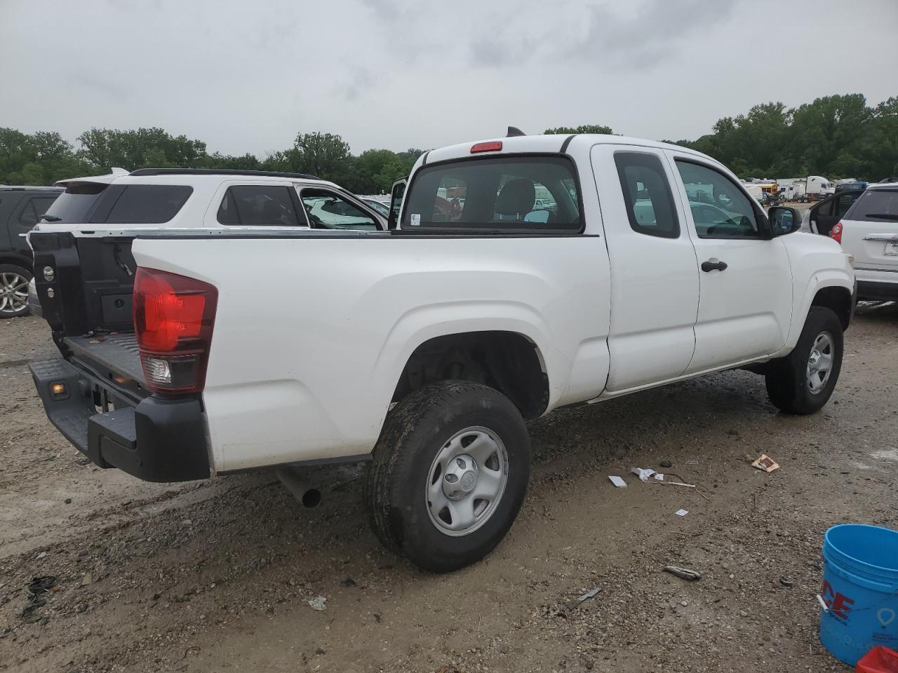 2018 Toyota Tacoma Access Cab - Image 3