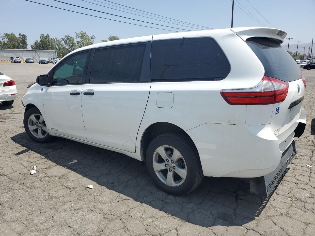 2015 Toyota Sienna - Фото 2