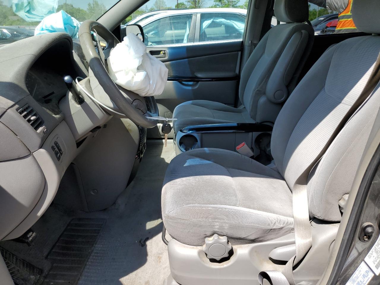 2004 Toyota Sienna Ce - Фото 7